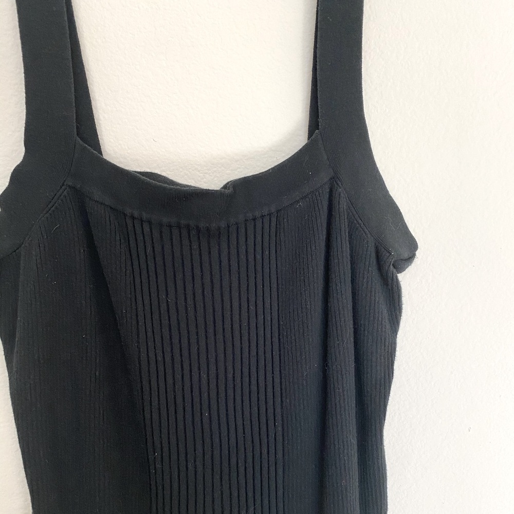 Black cropped tank top